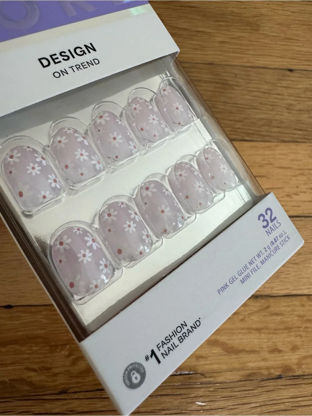 Kiss Core Short Pink with White Flowers Design on Trend  Press On Nails